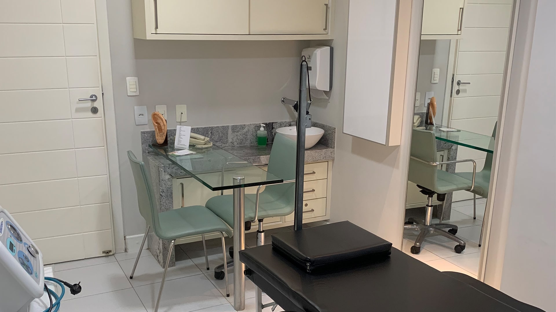 Banner Fisioclinica com imagens da clinica e nossa instalações.